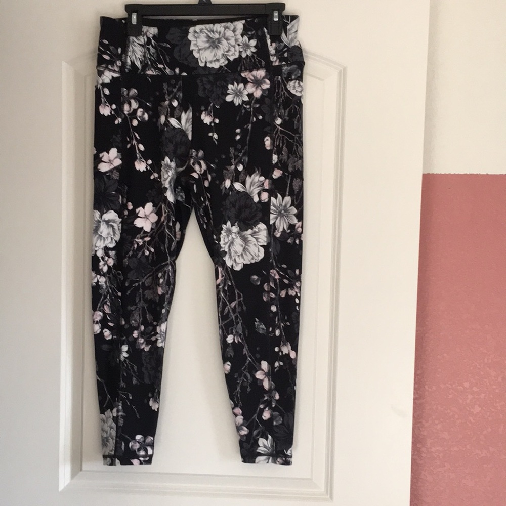 Victoria Secret Incredible Essential Legging